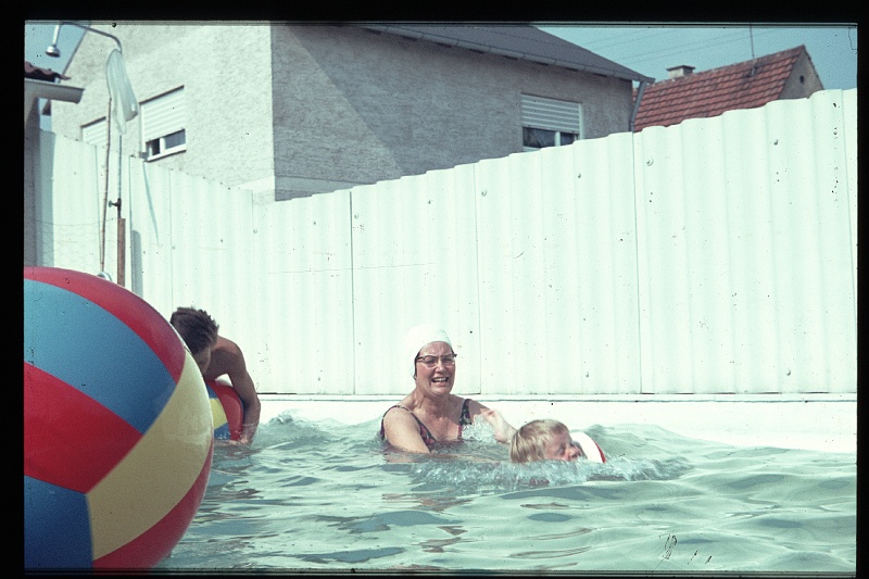 11.Regensburg jun 1966 Ilse,Marion.JPG